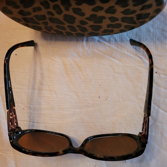 Guess Women's Prescription Sunglasses with Hinged Case - Picture 7 of 8